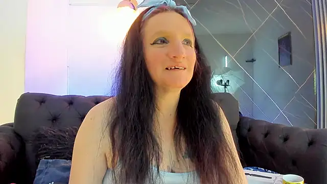 CloeMature online show from August 2, 2026, 3:38 am