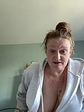 Kellilyn10 online show from May 31, 2026, 8:32 pm
