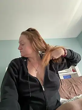 Kellilyn10 online show from June 9, 2026, 3:34 pm