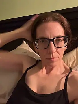 Raevyn online show from May 6, 2026, 5:25 am