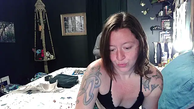 MoonlightOutlaws online show from June 10, 2026, 9:52 am