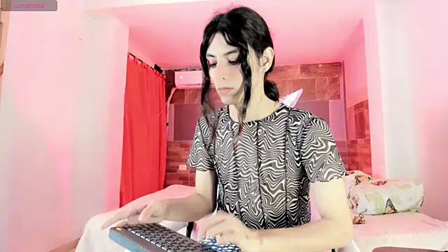Snapshot of angel_hass18 chatting on June 19, 2026, 12:59 am angel hass18 online show from June 19, 2026, 12:59 am