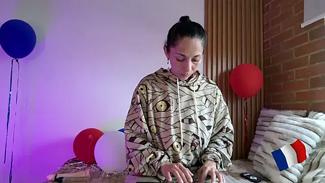 alissonandree online show from July 10, 2026, 5:04 pm