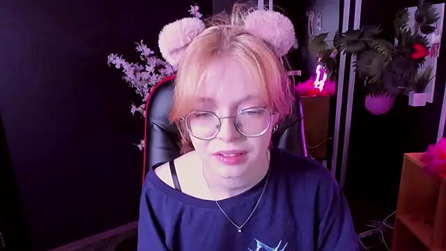 FoxxyyPolly online show from May 23, 2026, 6:07 am