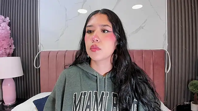 Snapshot of Hanna_Thorne chatting on June 18, 2026, 7:40 pm Hanna Thorne online show from June 18, 2026, 7:40 pm