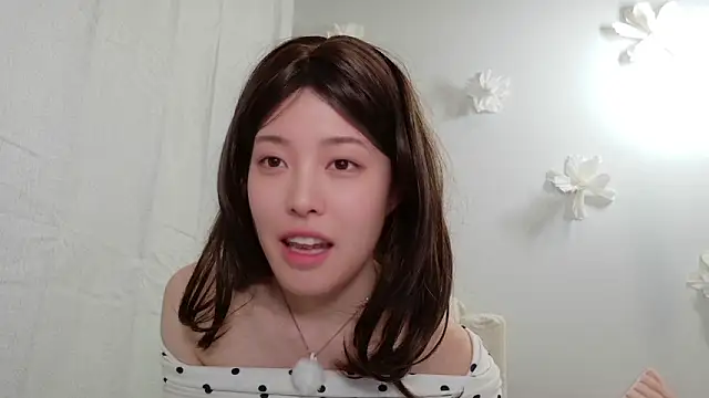 Snapshot of sakura-ch- chatting on July 1, 2026, 1:45 pm sakura-ch- online show from July 1, 2026, 1:45 pm