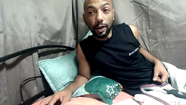 Snapshot of Camodick chatting on April 16, 2026, 10:16 am Camodick online show from April 16, 2026, 10:16 am