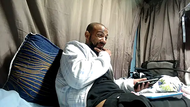 Snapshot of Camodick chatting on April 19, 2026, 8:02 am Camodick online show from April 19, 2026, 8:02 am