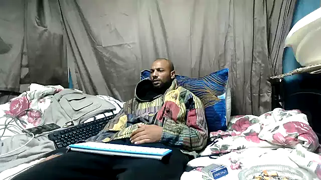 Snapshot of Camodick chatting on April 28, 2026, 4:12 pm Camodick online show from April 28, 2026, 4:12 pm