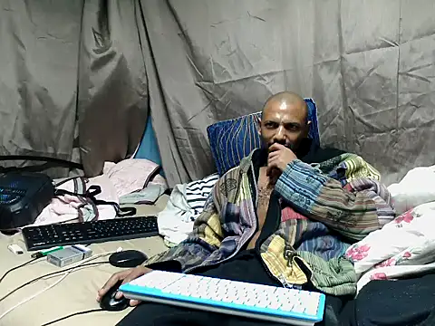 Snapshot of Camodick chatting on May 4, 2026, 2:18 am Camodick online show from May 4, 2026, 2:18 am