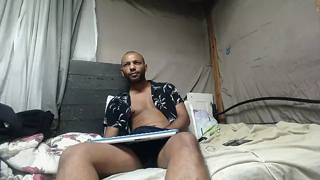 Snapshot of Camodick chatting on May 18, 2026, 6:14 pm Camodick online show from May 18, 2026, 6:14 pm