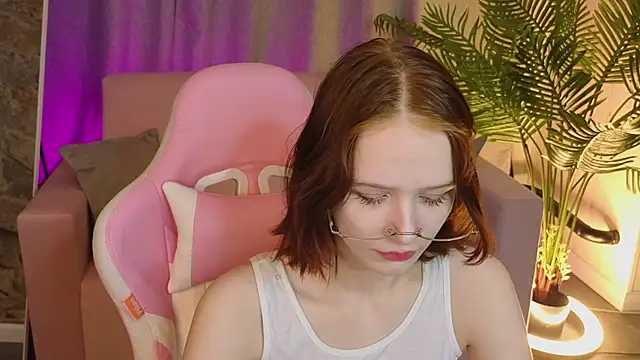 Snapshot of AliceJohansone chatting on May 25, 2026, 1:33 am AliceJohansone online show from May 25, 2026, 1:33 am