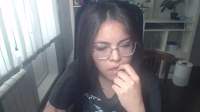 Snapshot of Anda_here chatting on June 18, 2026, 4:35 am Anda here online show from June 18, 2026, 4:35 am