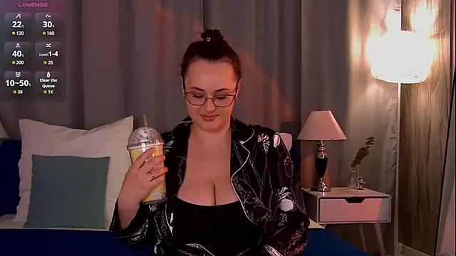 Queen Monica  online show from July 24, 2026, 7:12 pm
