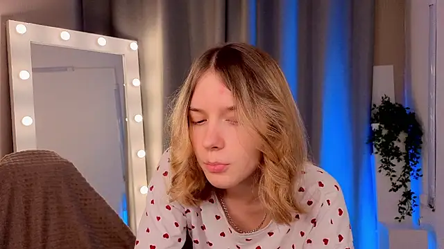 MilanaRayy online show from May 19, 2026, 5:14 am