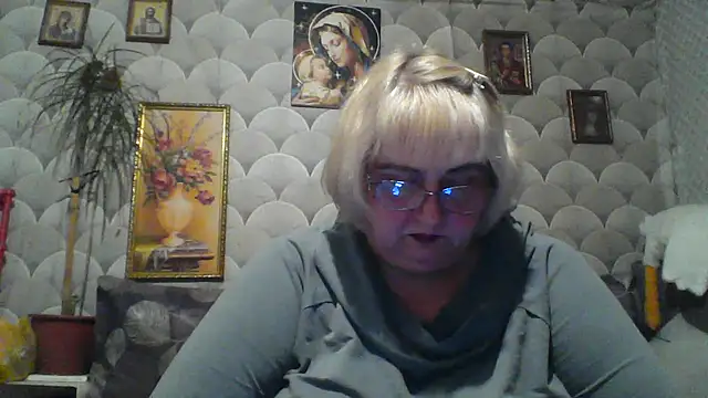 MarinaFarina53 online show from May 27, 2026, 9:01 pm