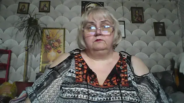MarinaFarina53 online show from May 28, 2026, 12:02 pm