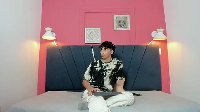 ero boy40 online show from May 23, 2026, 3:45 am