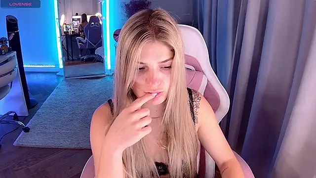 Snapshot of Leri_One chatting on June 3, 2026, 6:16 am Leri One online show from June 3, 2026, 6:16 am