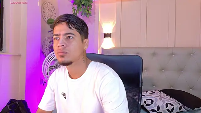 criss hardcock  online show from June 1, 2026, 1:13 pm
