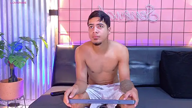 criss hardcock  online show from June 4, 2026, 1:06 pm