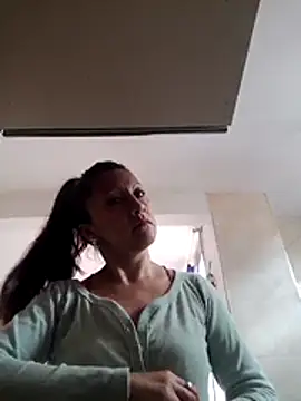 Vely  online show from May 18, 2026, 7:31 pm