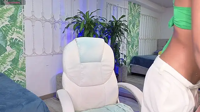 baby julieta00 online show from June 22, 2026, 12:13 pm