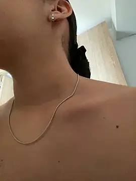 fluffylips online show from June 25, 2026, 11:59 am