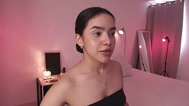 fluffylips online show from July 4, 2026, 6:36 pm