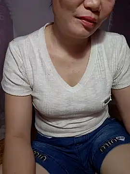 Snapshot of -Trici- chatting on June 26, 2026, 11:53 pm -Trici- online show from June 26, 2026, 11:53 pm