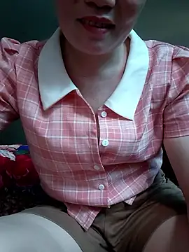 Snapshot of -Trici- chatting on July 1, 2026, 9:55 am -Trici- online show from July 1, 2026, 9:55 am