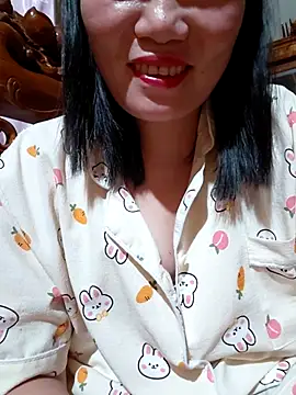 Snapshot of -Trici- chatting on July 4, 2026, 4:02 pm -Trici- online show from July 4, 2026, 4:02 pm