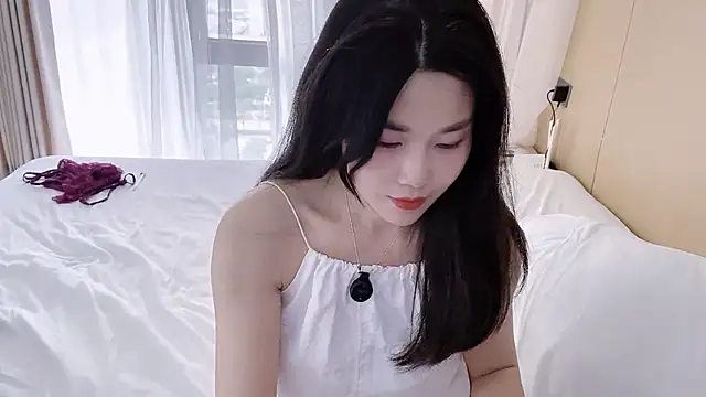 Emma qiqi online show from May 20, 2026, 2:18 am