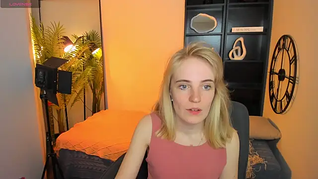 IrmaRonn online show from May 25, 2026, 10:43 am