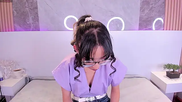 EmiliaBell  online show from June 20, 2026, 1:03 pm