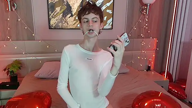 Bimbo boy  online show from May 19, 2026, 1:28 pm