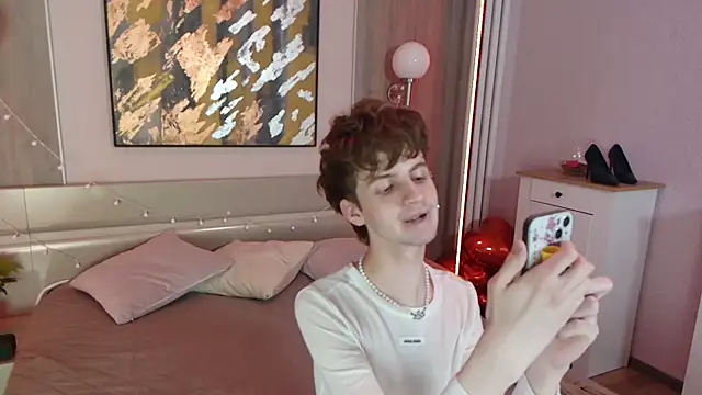 Bimbo boy  online show from May 29, 2026, 1:42 pm