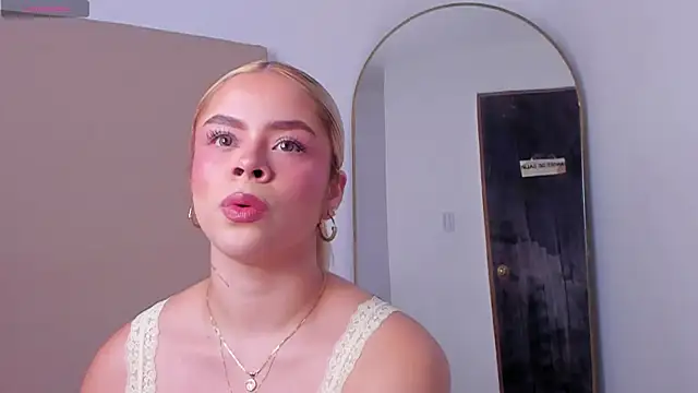 Alesssia Moon online show from June 30, 2026, 1:45 pm
