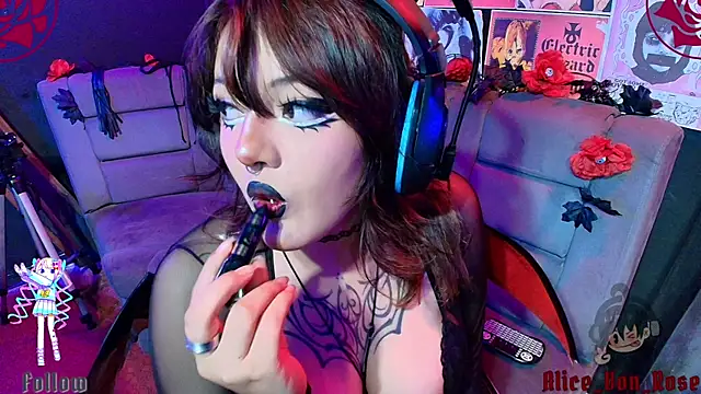 Snapshot of Alice_von_rose chatting on June 27, 2026, 5:23 am Alice von rose online show from June 27, 2026, 5:23 am