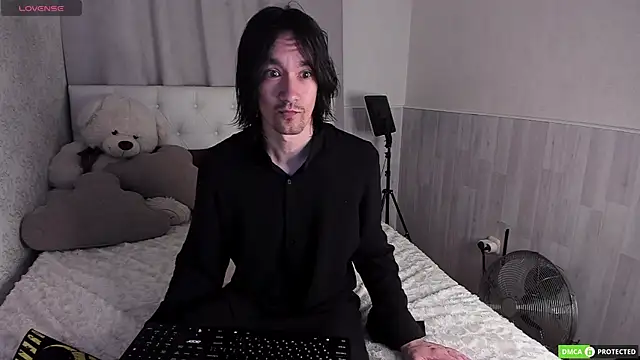 CalvinChapman online show from July 7, 2026, 3:42 am