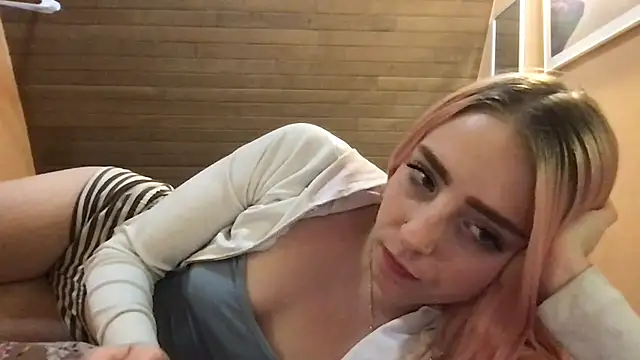 Roxybluee online show from June 2, 2026, 1:51 am