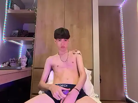 AngelRyes online show from May 18, 2026, 2:18 am