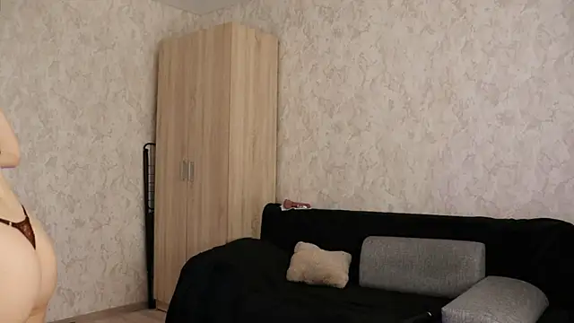 moanelysa online show from July 13, 2026, 8:17 am