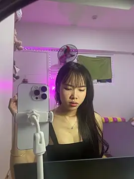 Lov3lily online show from June 6, 2026, 5:23 am