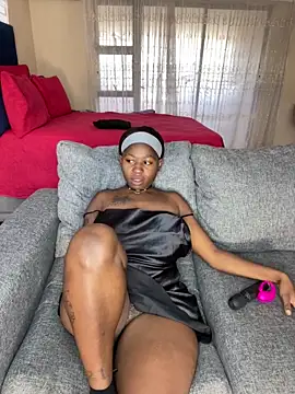 Candicakessss online show from May 11, 2026, 10:21 am
