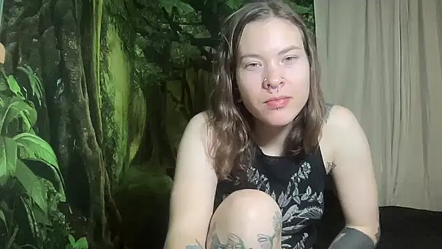 Snapshot of mo0ngoddess chatting on January 16, 2025, 5:21 am mo0ngoddess online show from January 16, 2025, 5:21 am