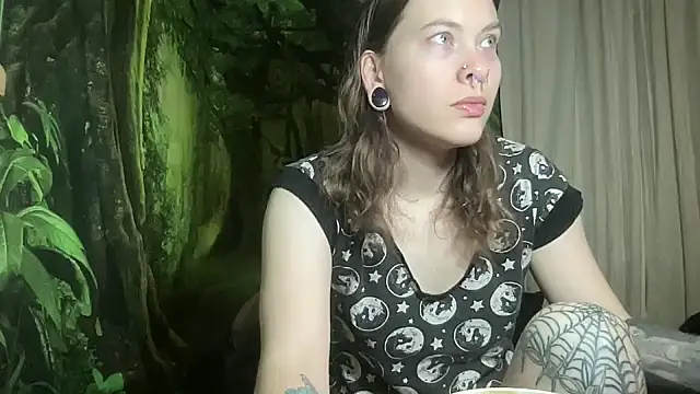 Snapshot of mo0ngoddess chatting on January 18, 2025, 1:30 am mo0ngoddess online show from January 18, 2025, 1:30 am