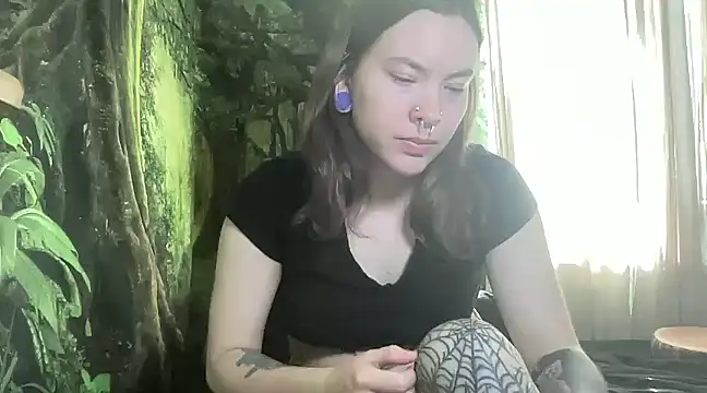 Snapshot of mo0ngoddess chatting on February 15, 2025, 10:42 pm mo0ngoddess online show from February 15, 2025, 10:42 pm