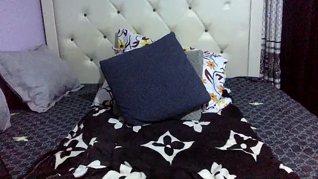 creamyamber online show from September 28, 2025, 3:12 am