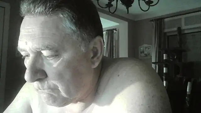 Snapshot of edje59a chatting on November 4, 2025, 7:18 am edje59a online show from November 4, 2025, 7:18 am